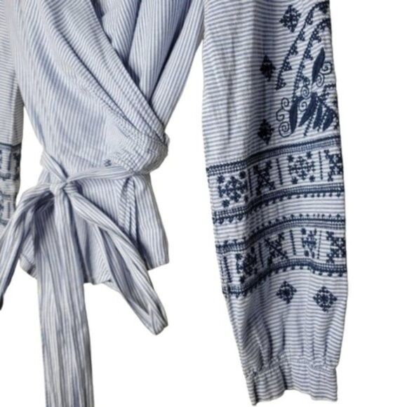 RD Style Crossed Embroidered Long Sleeve V-Neckline Top size medium - Picture 8 of 10